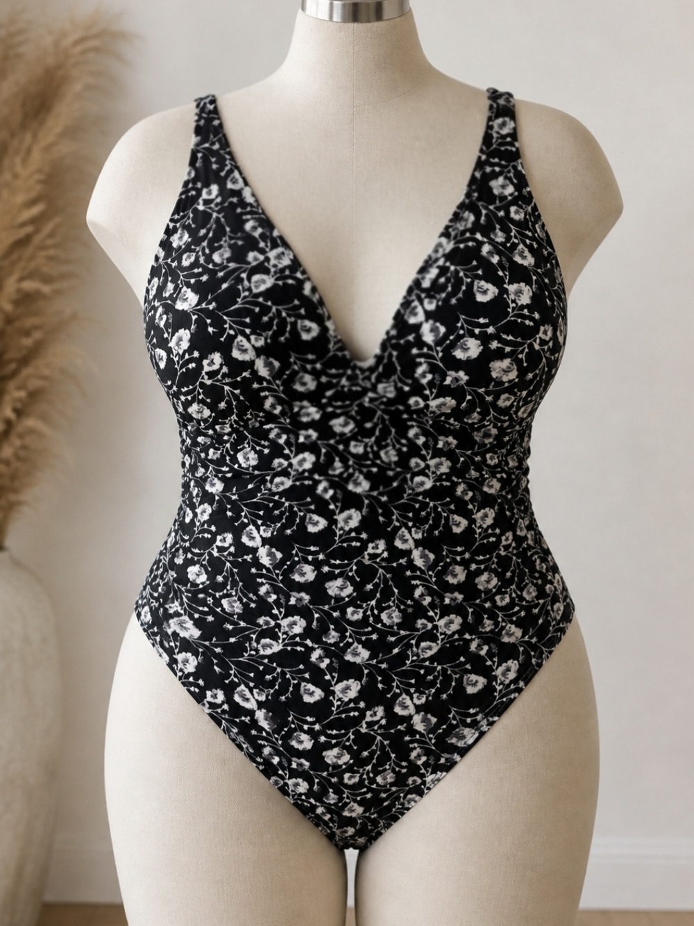 CUPSHE Black & White Floral V-Neck One-Piece Swimsuit TUMMY CONTROL